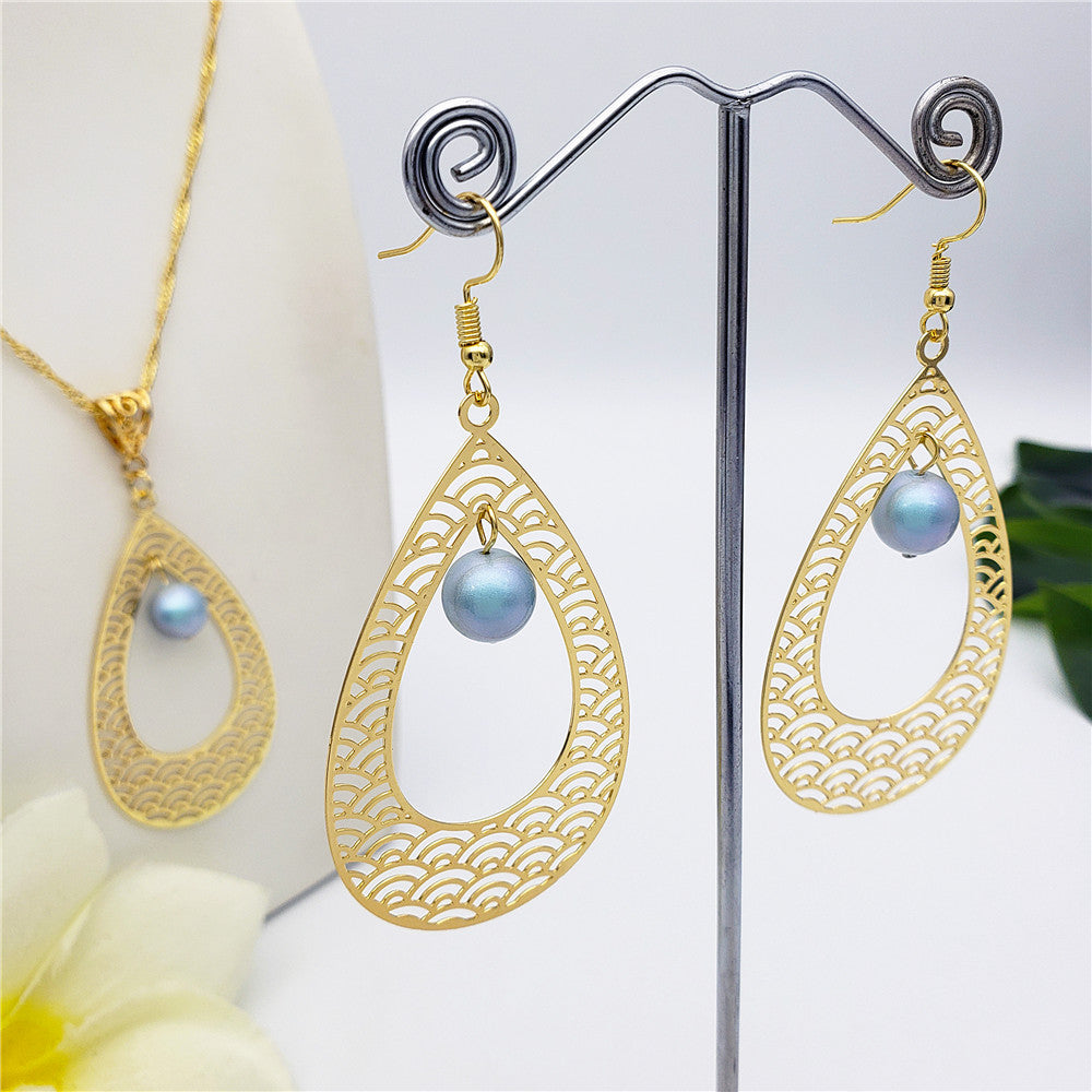 Set Of Carved Waves Double Teardrop Earrings And Necklace Sustained With A Pearl In Different Colors