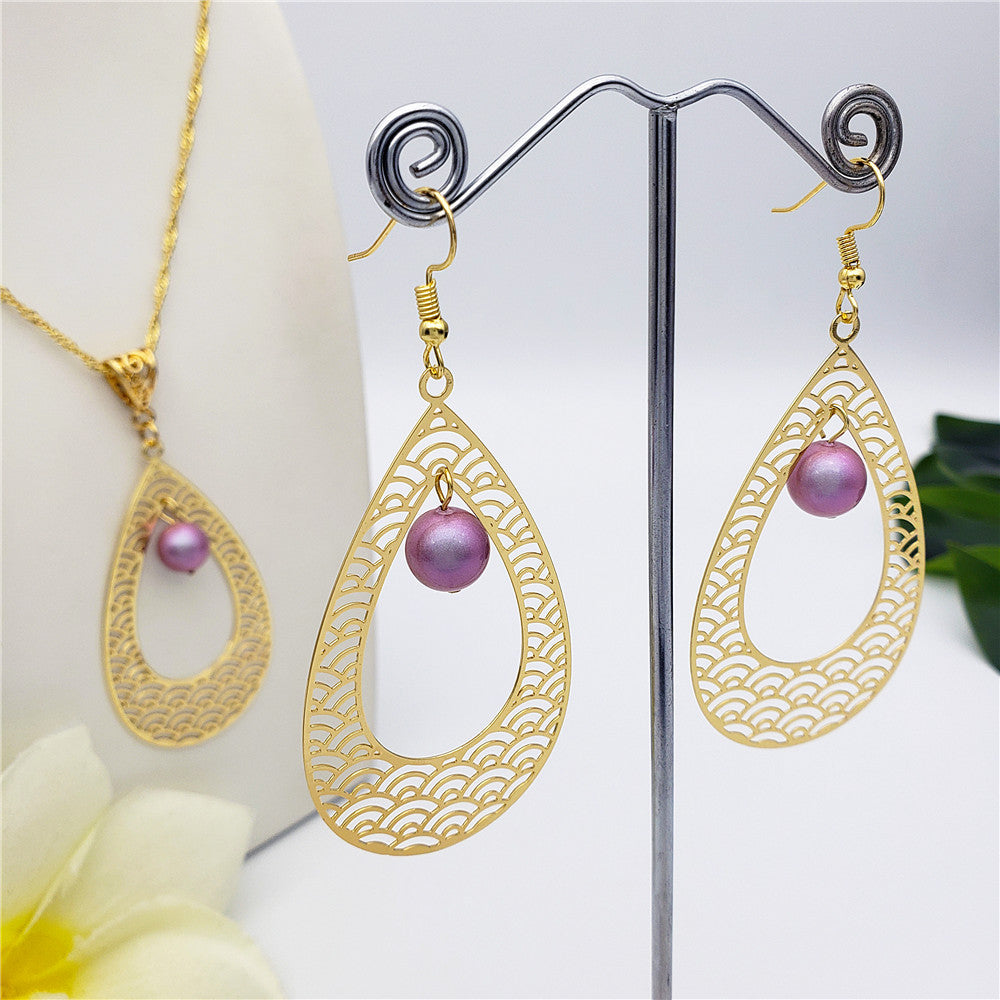 Set Of Carved Waves Double Teardrop Earrings And Necklace Sustained With A Pearl In Different Colors