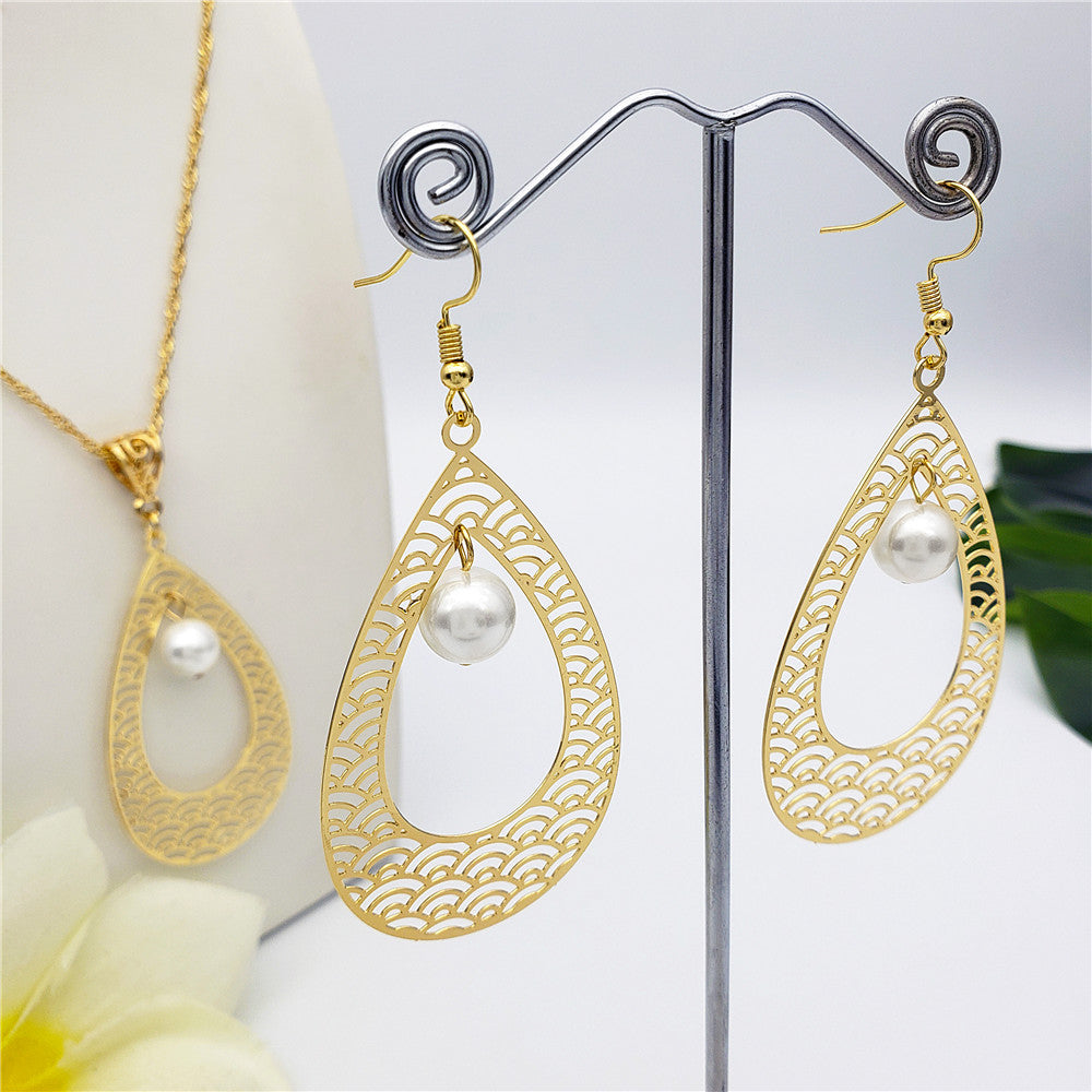 Set Of Carved Waves Double Teardrop Earrings And Necklace Sustained With A Pearl In Different Colors