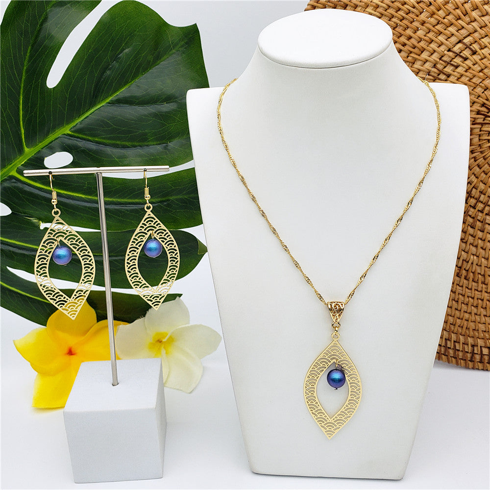 Set Of Carved Waves Double Leaves Earrings And Necklace Sustained With A Pearl In Different Colors