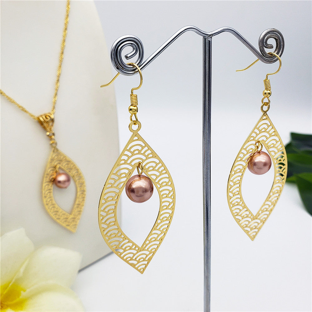 Set Of Carved Waves Double Leaves Earrings And Necklace Sustained With A Pearl In Different Colors