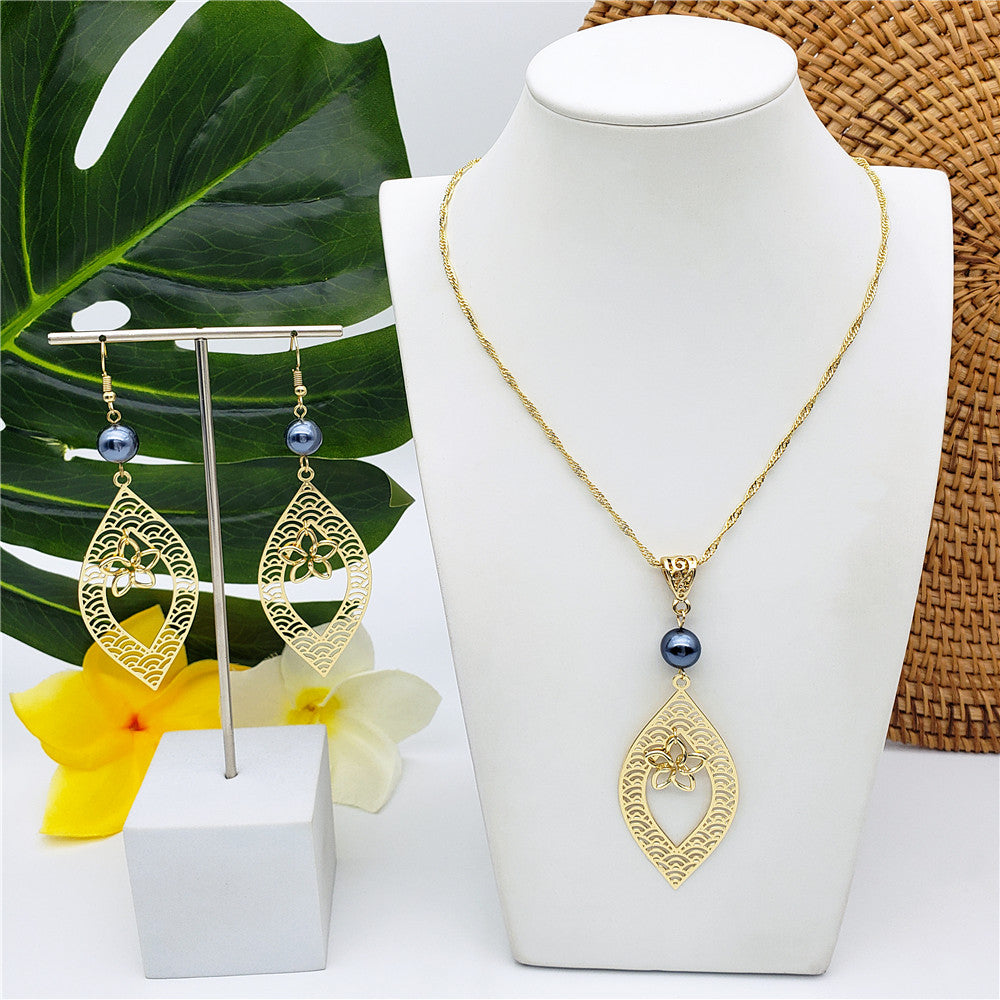 Set Of Carved Waves And Leaf Charm Earrings And Necklace Sustained With A Petrol Pearl And Different Hawaiian Charms