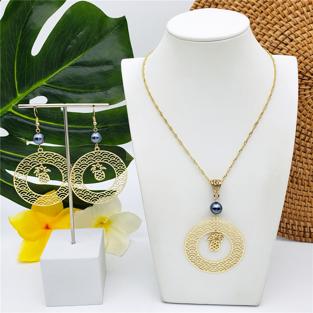 Set Of Carved Waves Double Circle Earrings And Necklace Sustained With A Petrol Pearl And Different Hawaiian Charms