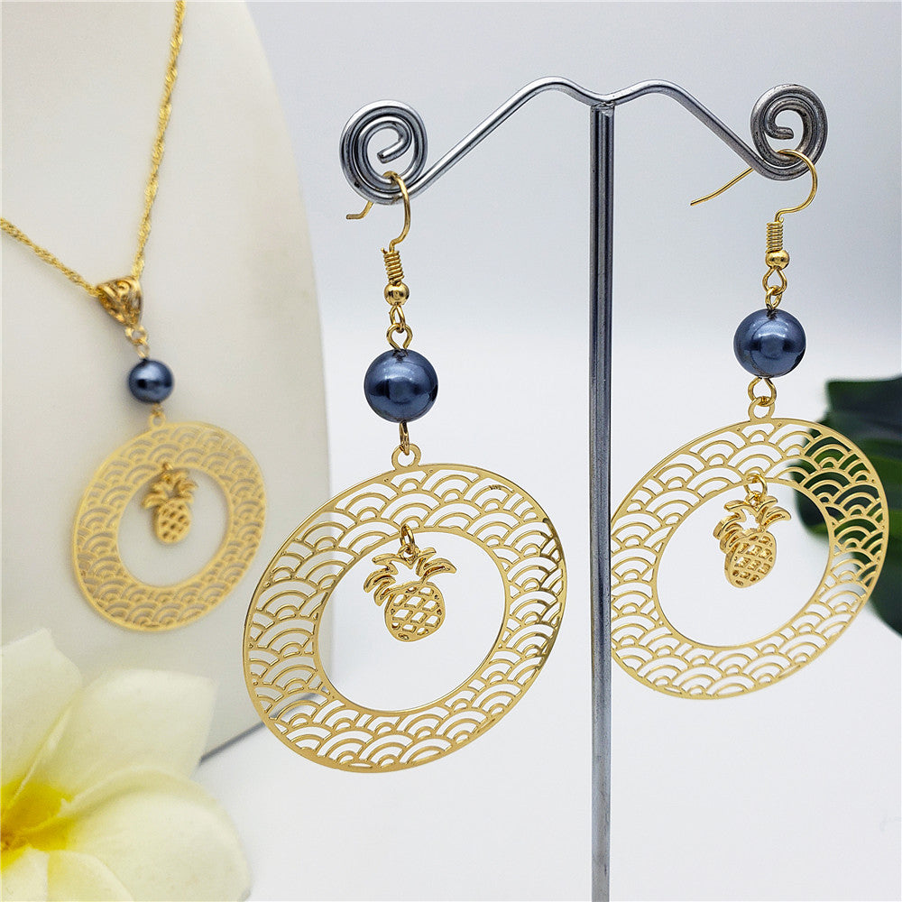 Set Of Carved Waves Double Circle Earrings And Necklace Sustained With A Petrol Pearl And Different Hawaiian Charms