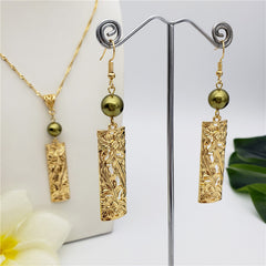 Set Of Carved Blooming Flowers & Leaves Bar Drop Earrings And Necklace Sustained With A Pearl In Different Colors