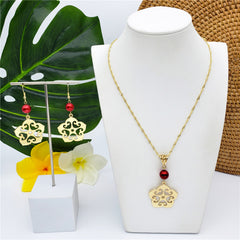 Set Of Hawaiian Punctured Flower Earrings And Necklace Sustained With A Pearl In 2 Different Colors